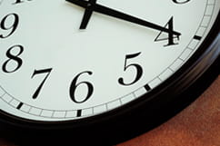 サプリメントを飲むのは朝？夜？適切なタイミングとは