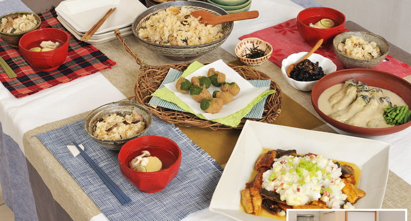 出来上がった料理が並ぶテーブルの写真。