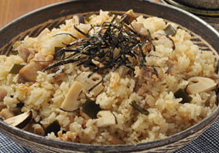 マツタケの炊き込みご飯の写真。