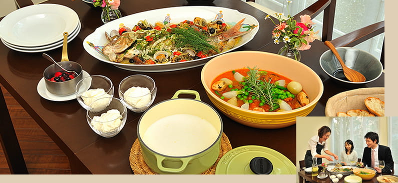 食卓に並んだ4つの「みんなを元気にするウエルネス料理」の写真。