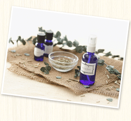 植物の中には、外敵となる虫から身を守るために香りを出すものがあります。