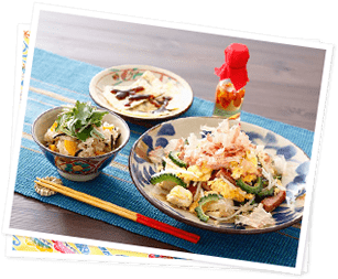 炊き込みご飯、ゴーヤチャンプルの写真