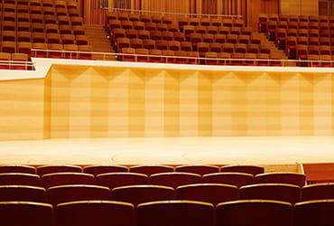 ピアニストの指の動きを見たいならステージに向かって前方左側の席がお薦め。