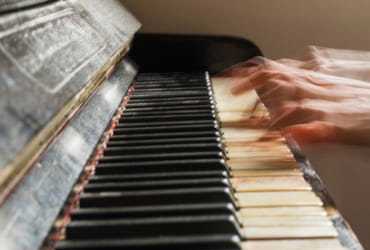 ショパンは、祖国を奪われた怒りや悲しみをピアノで表現することで、解放への願いを訴え続けたのでしょうか。