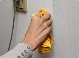 掃除用クロスで拭く。