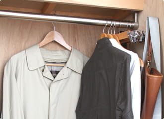 つるした洋服の写真