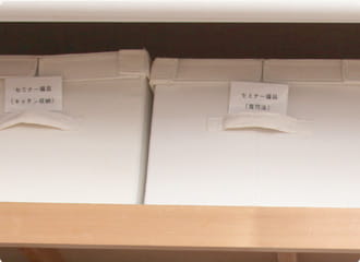 ラベルをつけたボックスの写真